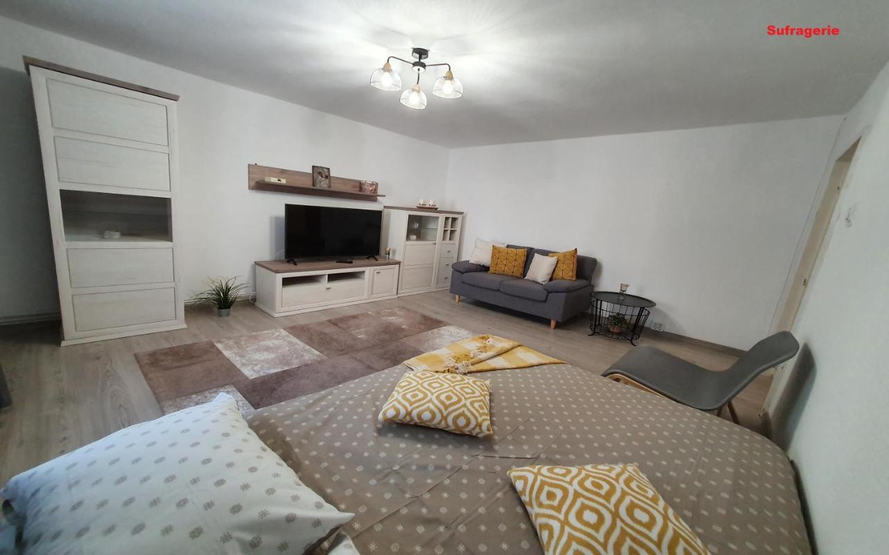 Mia Central Apart, 3 Rooms, 2 Baths, Afi Mall Brasov Exterior photo